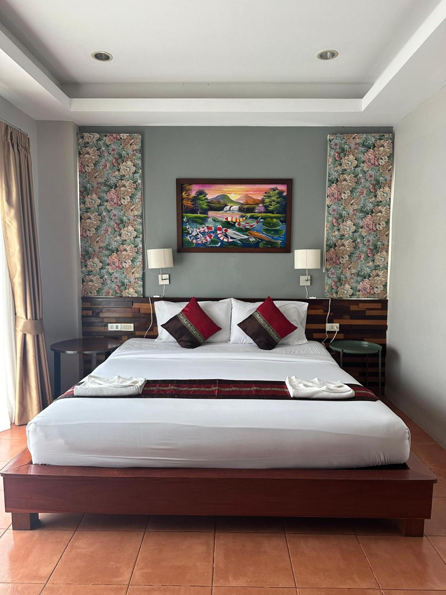 Memory 2 Hotell Phuket Exteriör bild
